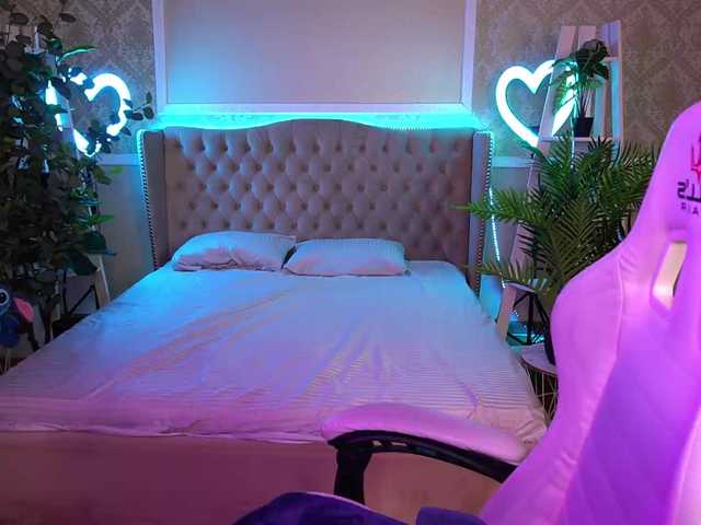  KristiMoons chat room