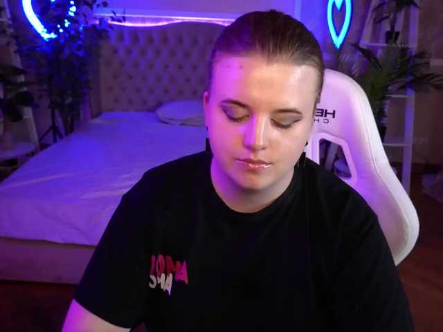  KristiMoons chat room