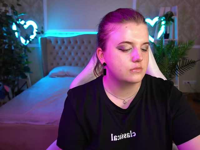  KristiMoons chat room