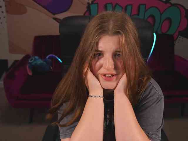 online live sex webcam KristiMoons