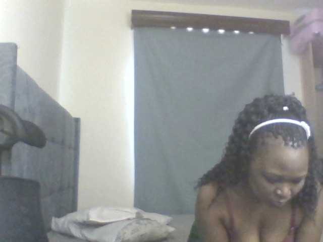 le modèle prettyariah est en webcam porno dans un show sur le site bongacams, il possède les tags suivants: Ebony,Brunette,Trimmed