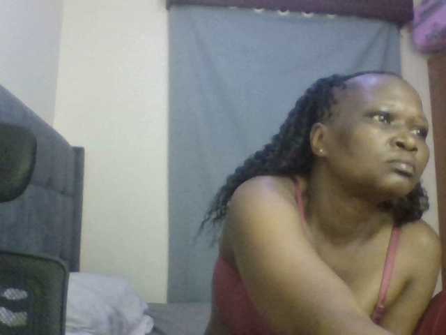 le modèle prettyariah est en webcam porno dans un show sur le site bongacams, il possède les tags suivants: Ebony,Brunette,Trimmed