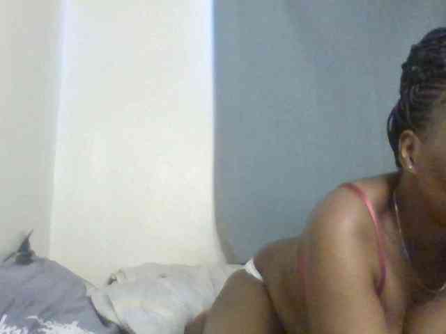 prettyariah webcam
