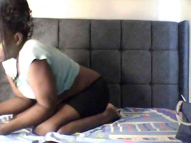 prettyariah webcam