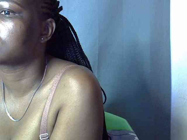 prettyariah webcam