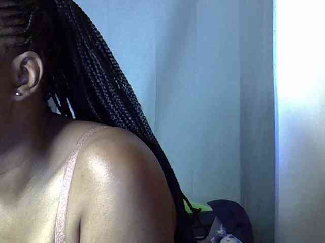 prettyariah webcam