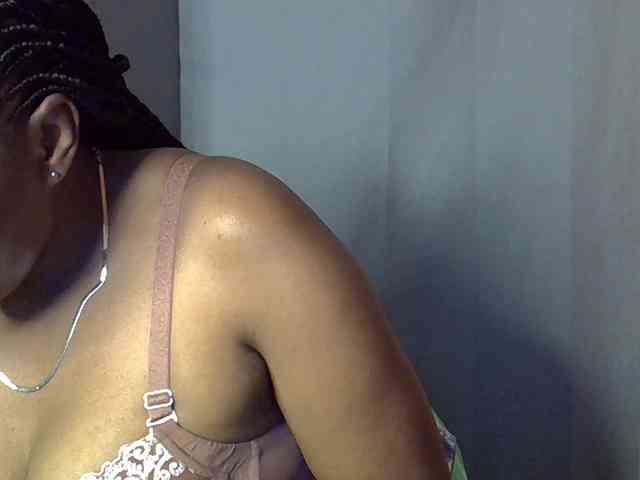 prettyariah webcam