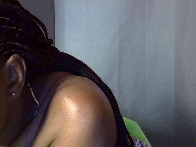 prettyariah webcam