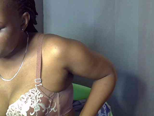 prettyariah webcam