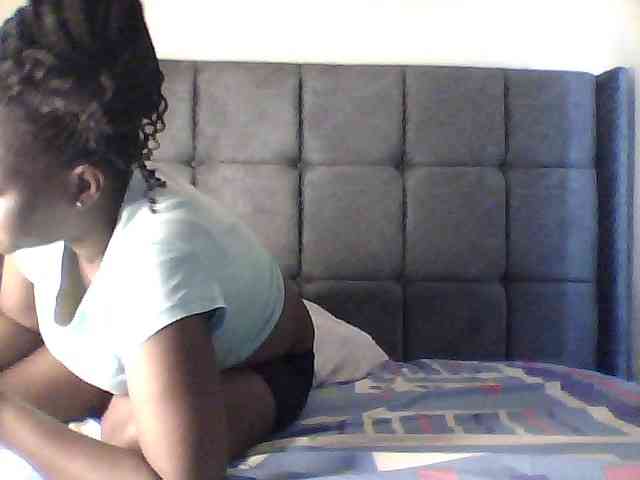 prettyariah webcam