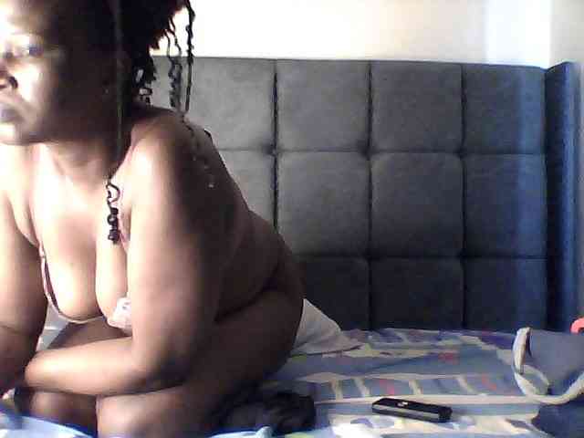 prettyariah webcam