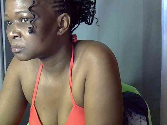 prettyariah webcam