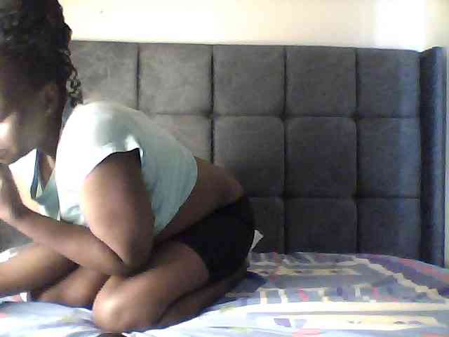 prettyariah webcam