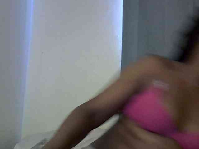 prettyariah webcam
