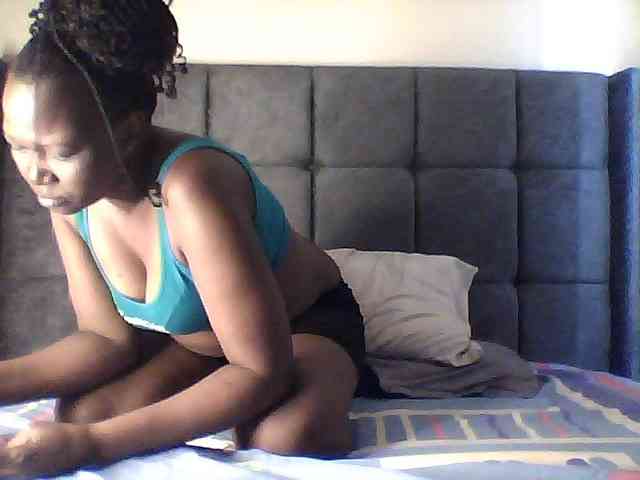 prettyariah webcam