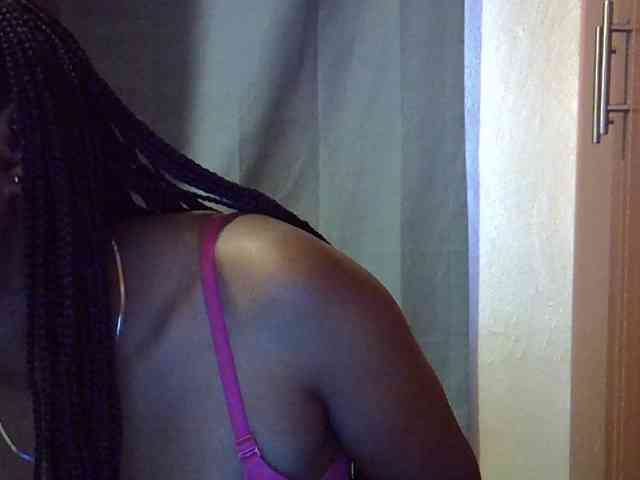 prettyariah webcam