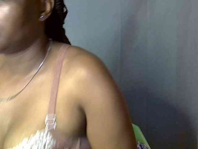 prettyariah webcam