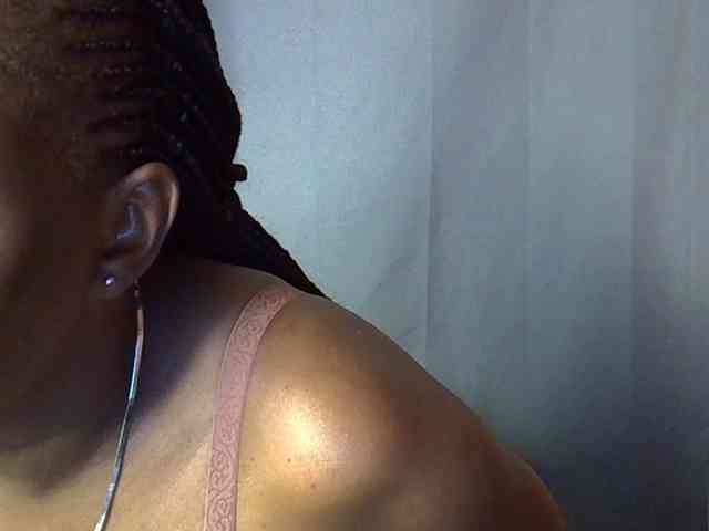 prettyariah webcam