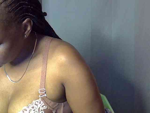 prettyariah webcam