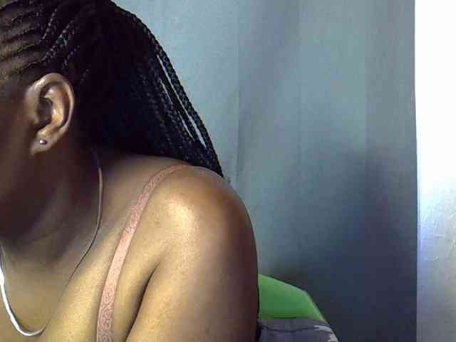 prettyariah webcam