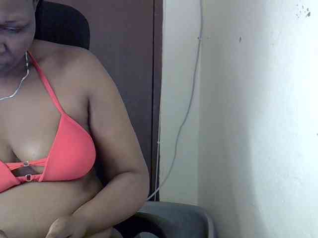 prettyariah webcam
