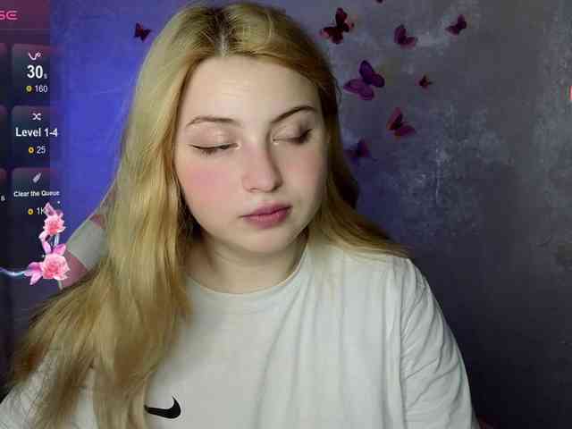 BlondeBond webcam