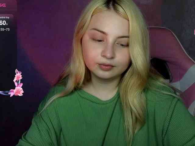 BlondeBond webcam