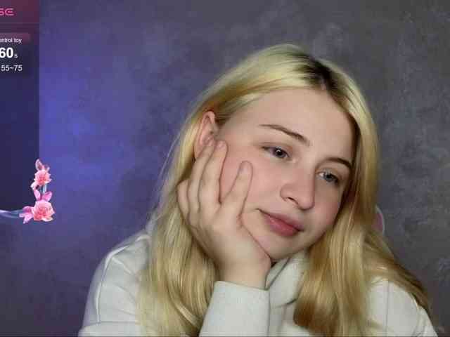 BlondeBond webcam