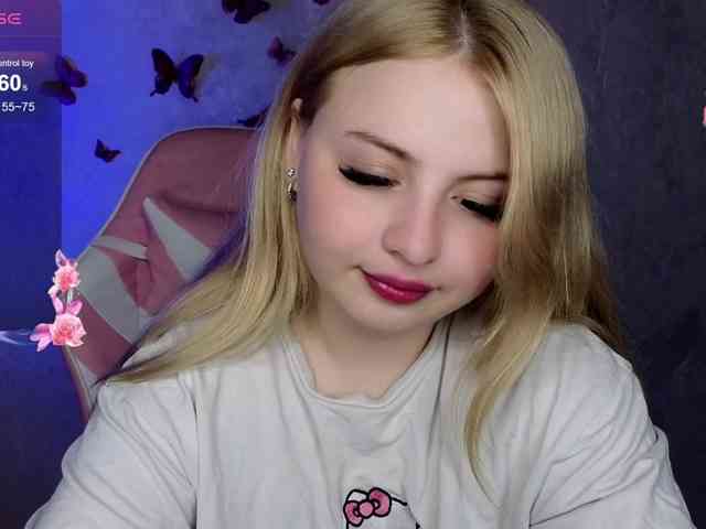 BlondeBond webcam