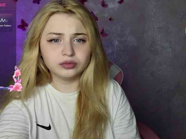 BlondeBond webcam