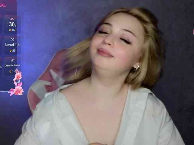 BlondeBond webcam