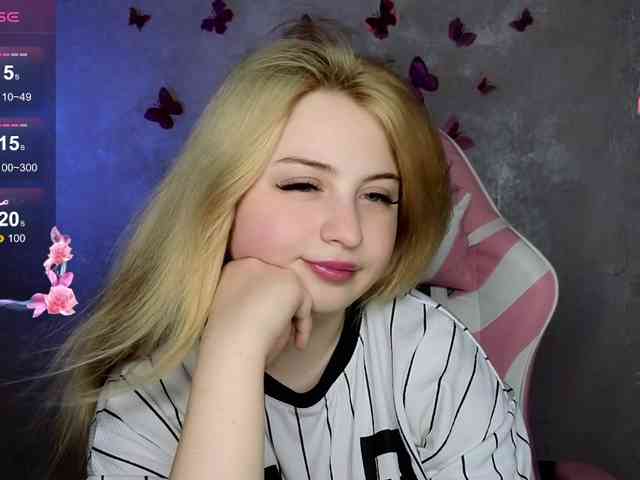 BlondeBond webcam