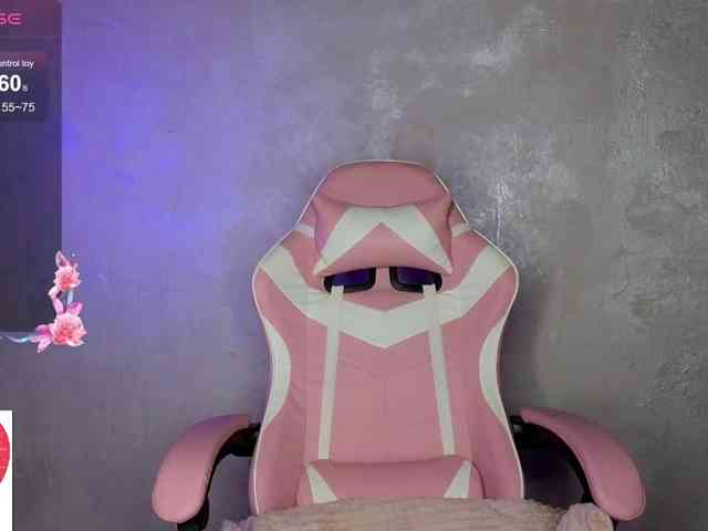 BlondeBond webcam