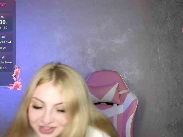 BlondeBond webcam