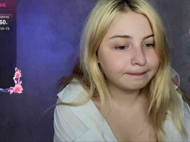 BlondeBond webcam