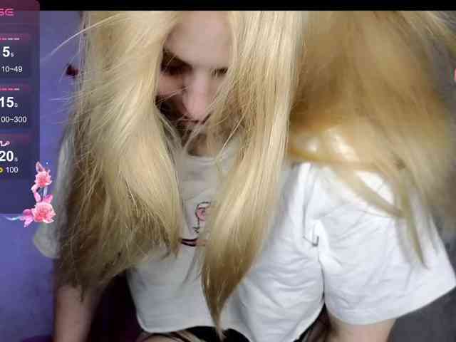 BlondeBond webcam