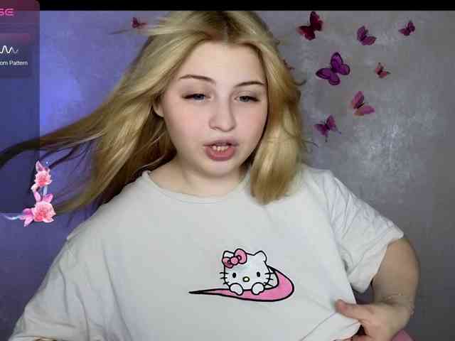 BlondeBond webcam