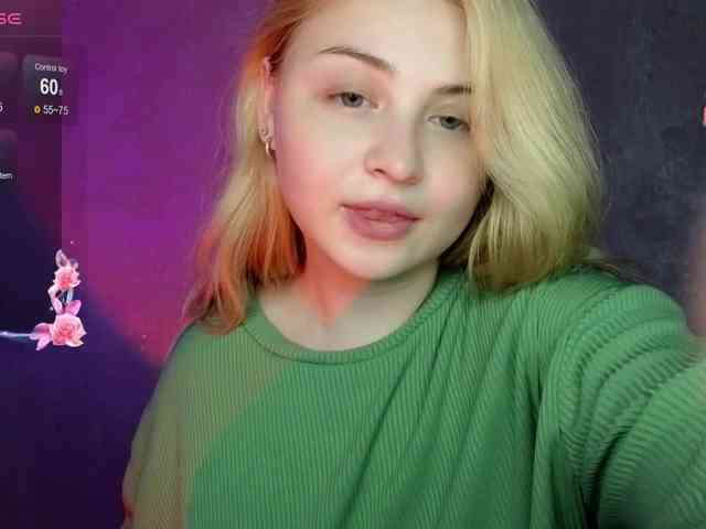 BlondeBond webcam