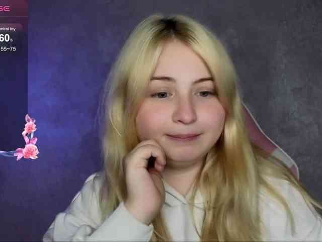 BlondeBond webcam