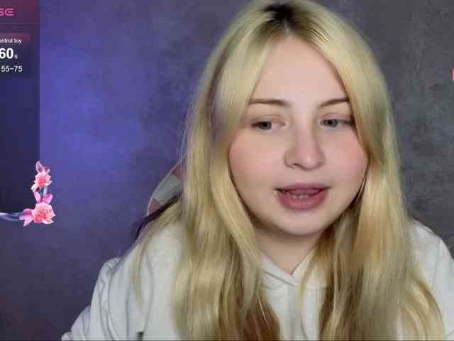 BlondeBond webcam
