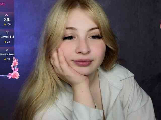 BlondeBond webcam