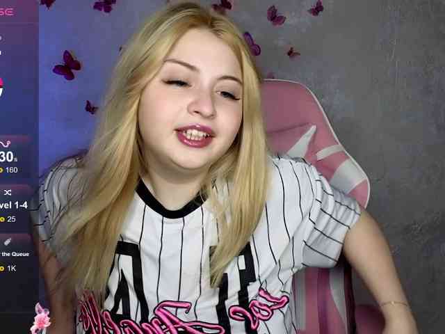 BlondeBond webcam