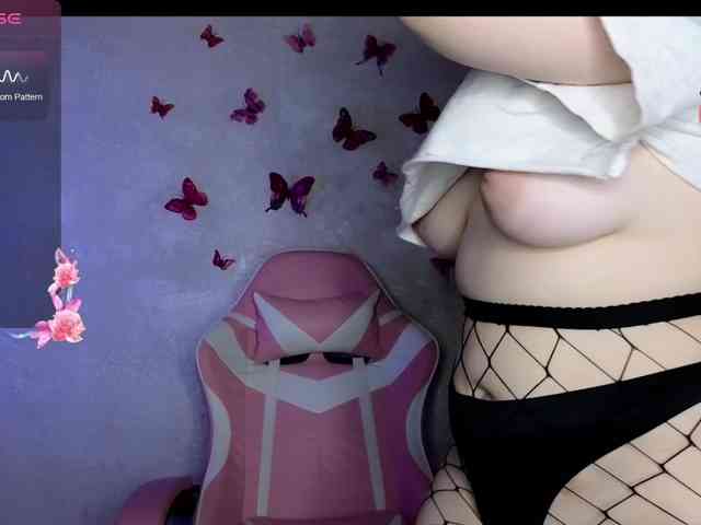 BlondeBond webcam