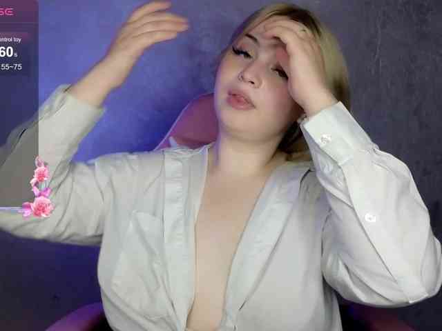 BlondeBond webcam