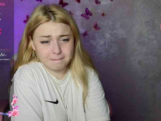 BlondeBond webcam