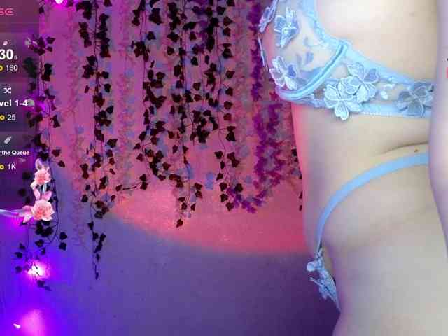 BlondeBond webcam