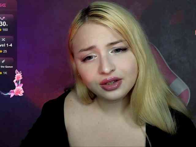 BlondeBond webcam