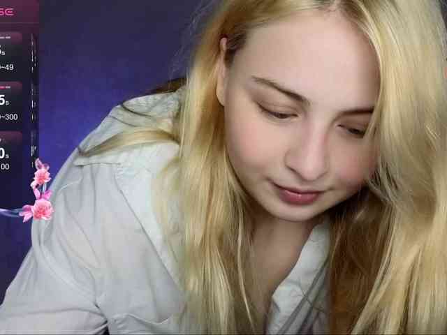 BlondeBond webcam
