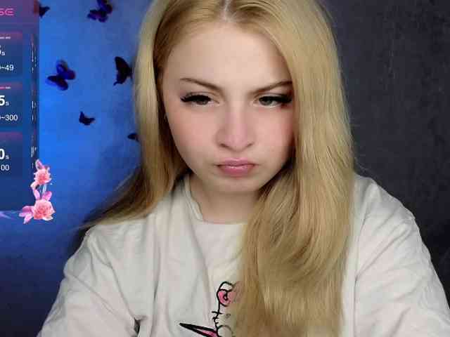 BlondeBond webcam