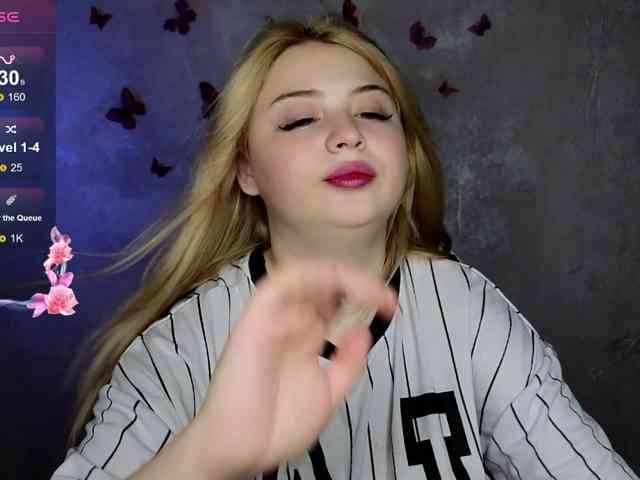 BlondeBond webcam